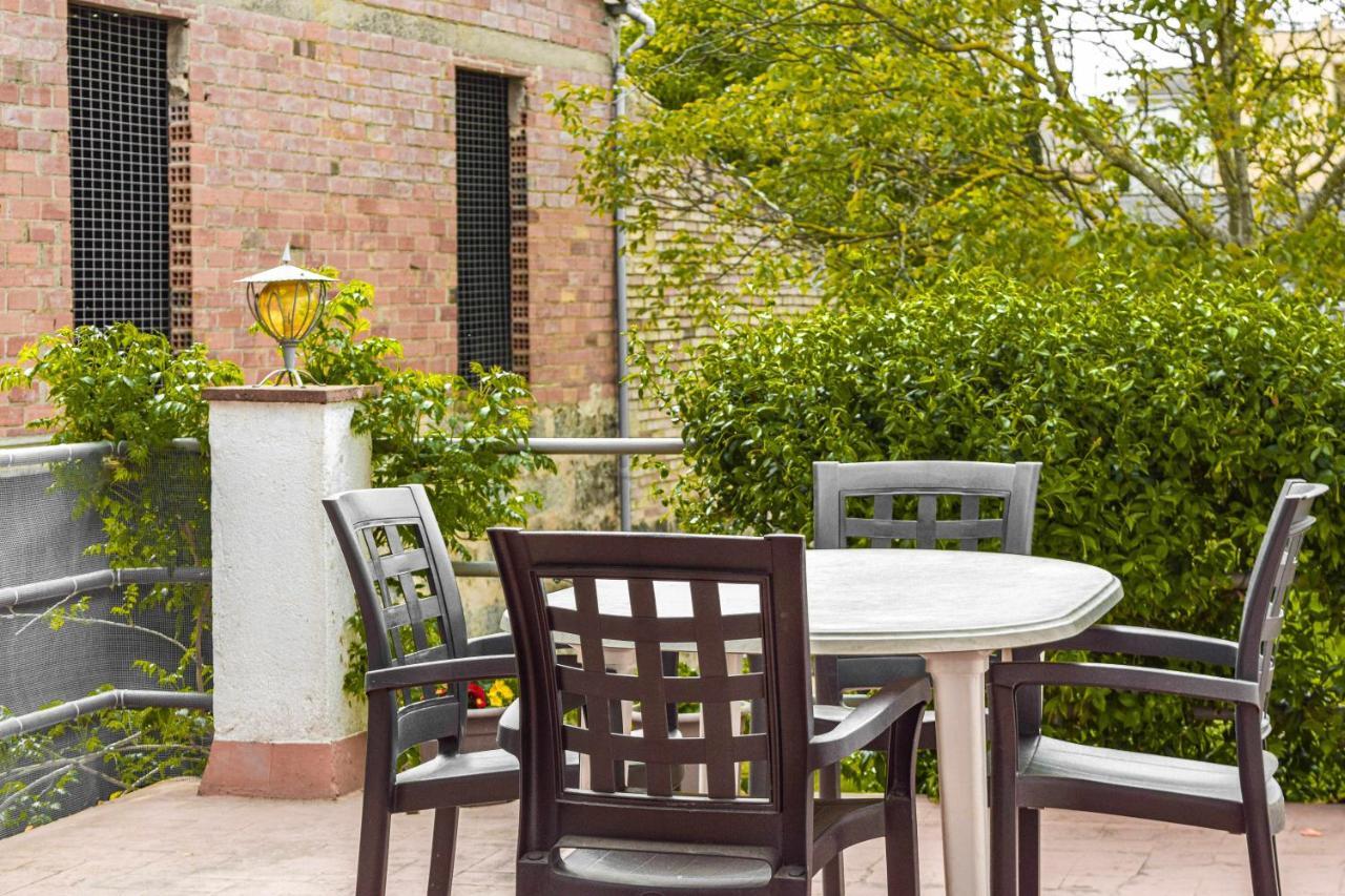 Janot Casa Con Jardin Cerca Del Banyoles